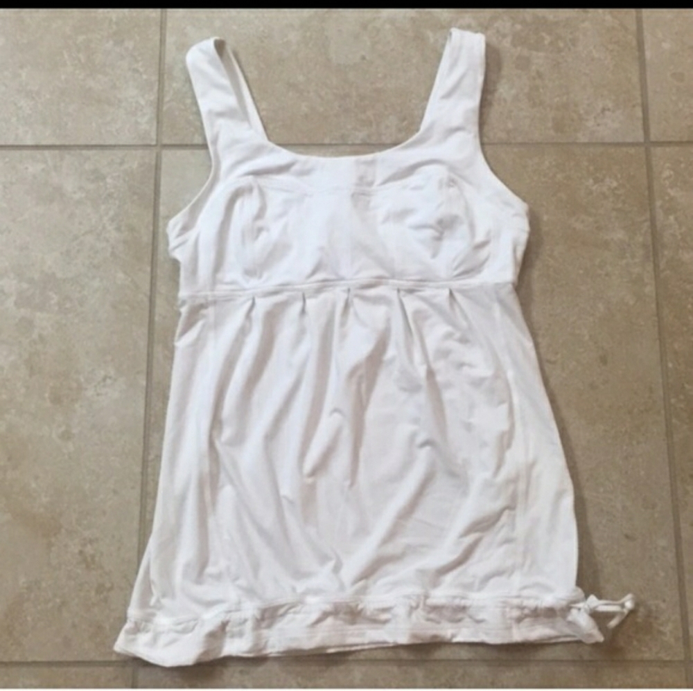 ISO THIS LULULEMON TANK ALL WHOTE 10/12